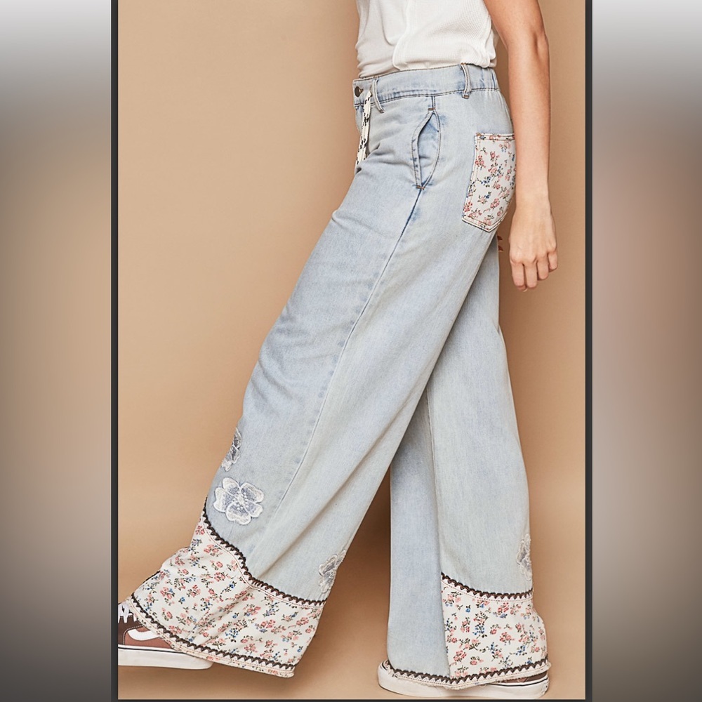 NWT POL Floral patchwork relaxed fit jeans, Size Large - Picture 3 of 4